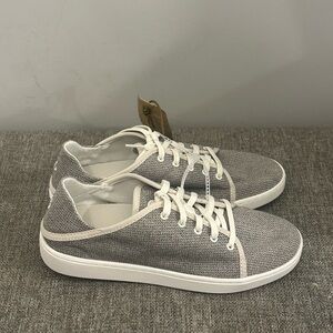 OluKai Women's Pehuea Lī Gray Slip On Or Lace Up Sneaker Size 8